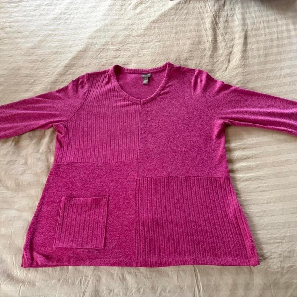 Chico's fuchsia pink V-neck sweater
